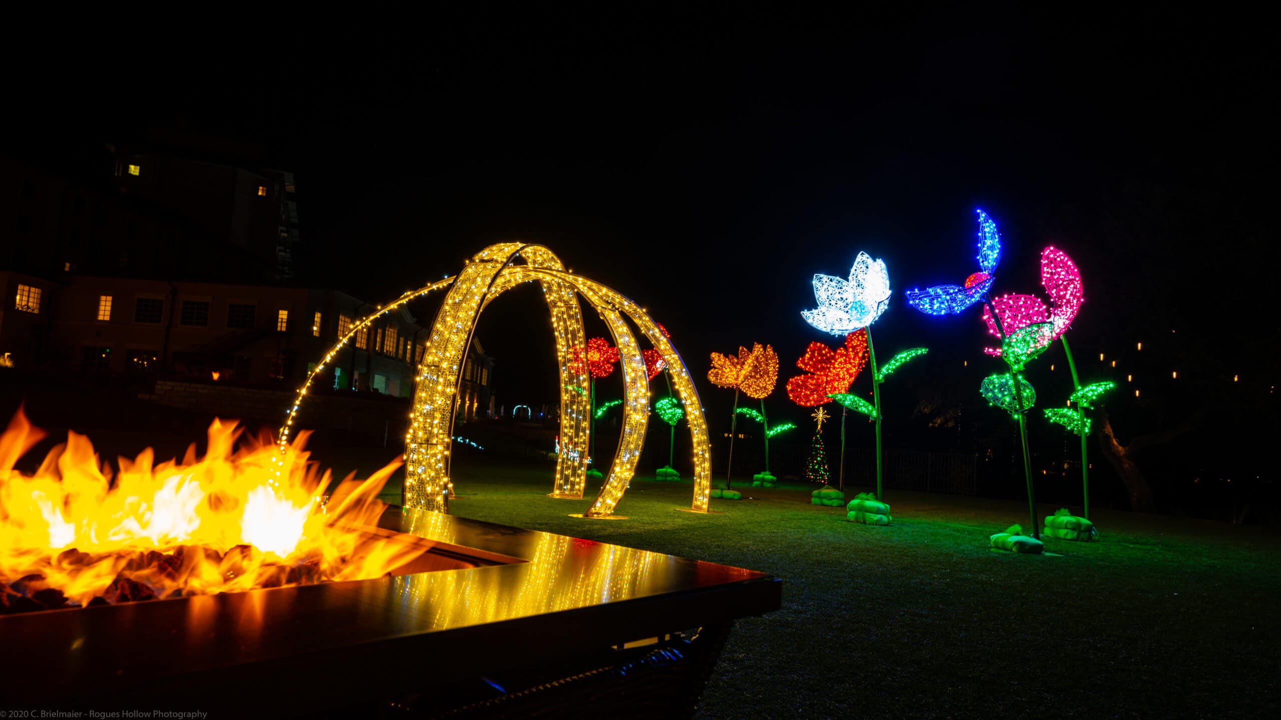 8' Oversized Flowers Dimensional Display